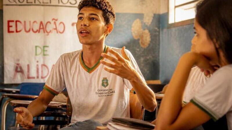Exigir mudanças no ensino pré-vestibular no Colégio Militar do Corpo de Bombeiros