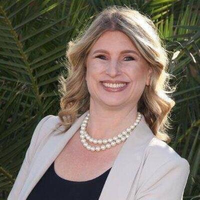 Julie Pazina profile picture