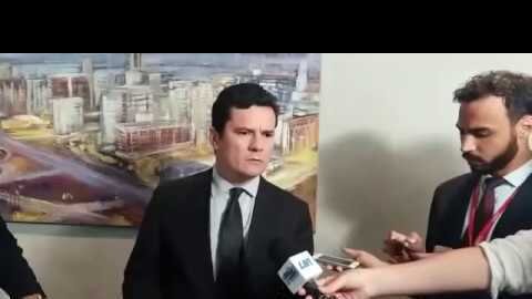 aqui não, não vamos nos calar esta tão perto de descobrirmos tudo.