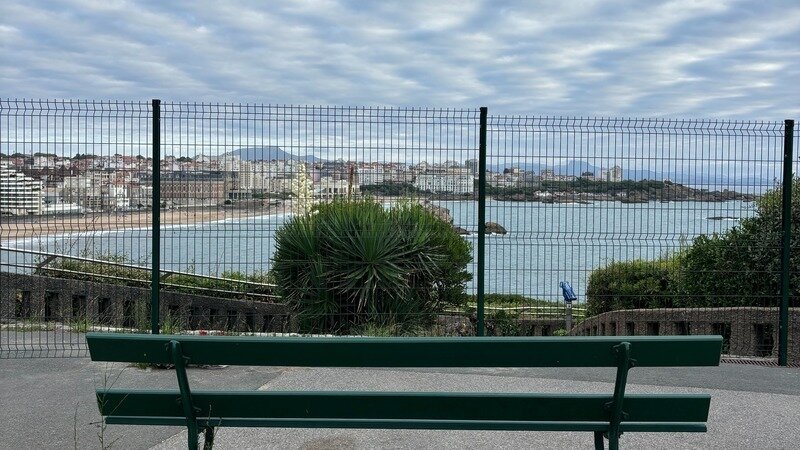 NON aux barrières du phare de Biarritz !