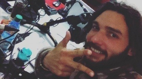 EN ENTREVISTA DE RADIO LYRA QUEDA EMOCIONADO AL HABLAR DE SU AMOR A CHILE