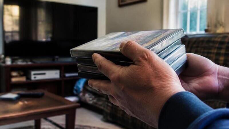 Urge SONY to keep producing physical disc editions