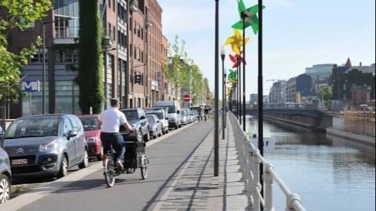 Améliorer la sécurité piétonne quai des Charbonnages et quai du Hainaut.