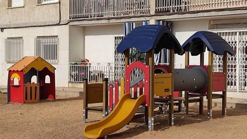 Devuelvan los juguetes al parque en Carrer Capità Antoni Pagès Millet, El Masnou.