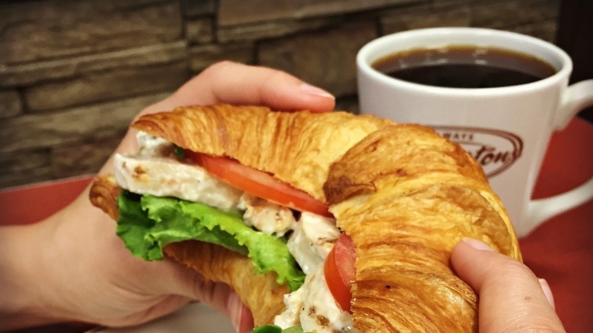 Pétition · BRING BACK SANDWICH ON CROISSANT WITH CHICKEN SALAD FROM TIM