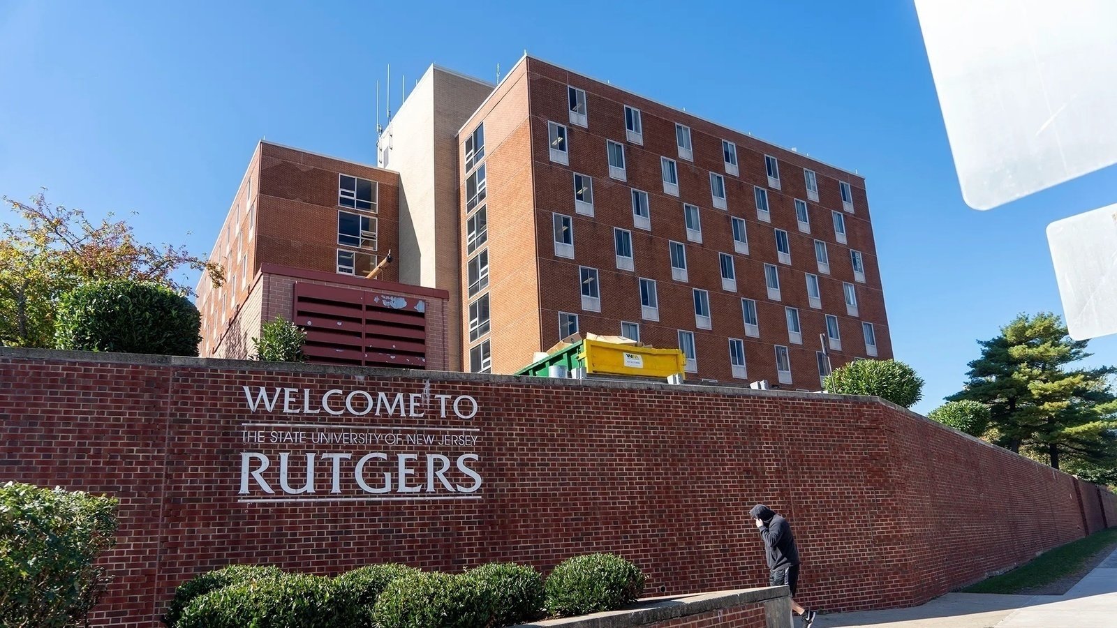 petition-pay-rutgers-dining-employees-a-competitive-wage-change
