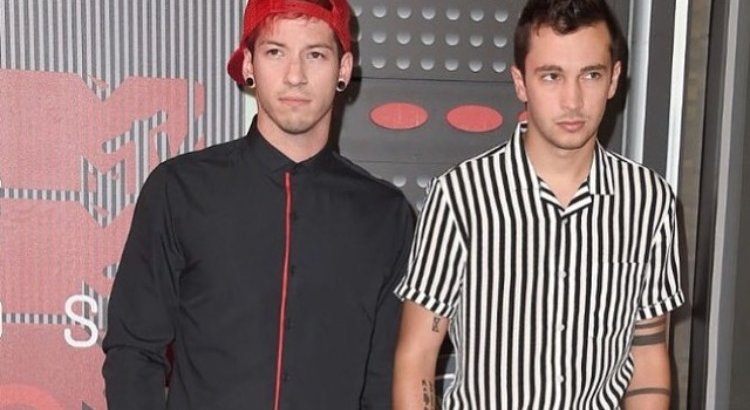 Tyler joseph in that one striped button 