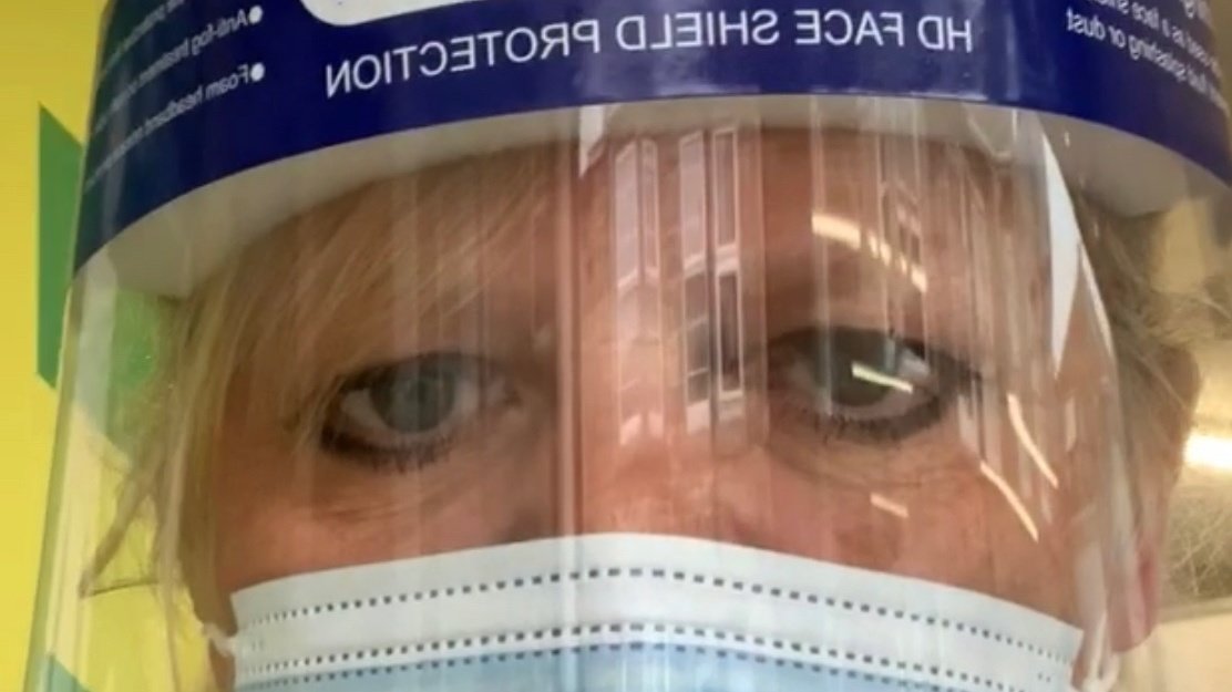 Petition · Allow hairdressers to wear masks only! United Kingdom ·
