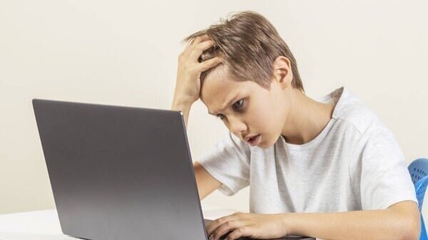 elementary school screen time