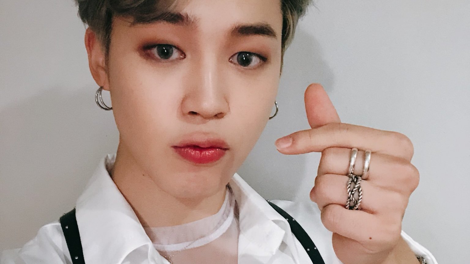 Kampanya · Stop concealing Jimin's top lip ·