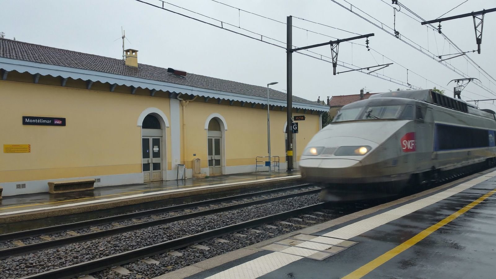 Pétition · Non à la suppression des TGV en gare de Montélimar et