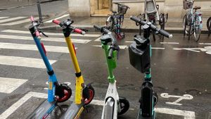 Trottinette à Doigts - Jouet éducatif Mini Scooter, Pour Enfants Et Ados, Couleur Aléatoire