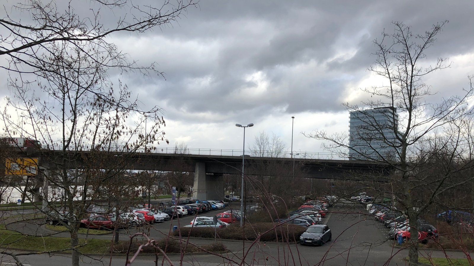 Petition · Weiterhin gebührenfreies Parken unter der KurtSchuhmacherBrücke (Moselweiß