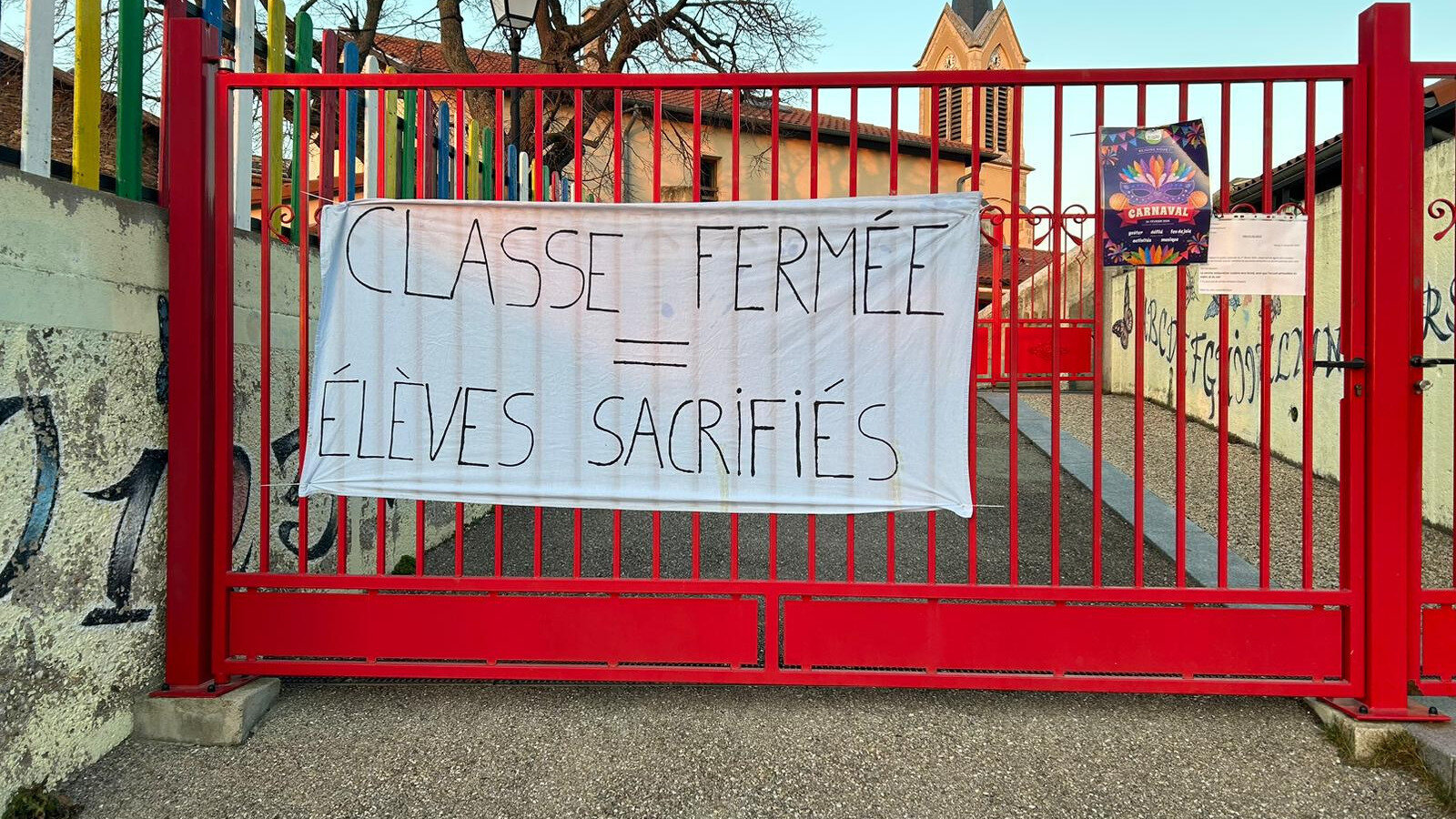 Pétition · Notre école est en DANGER - France · Change.org