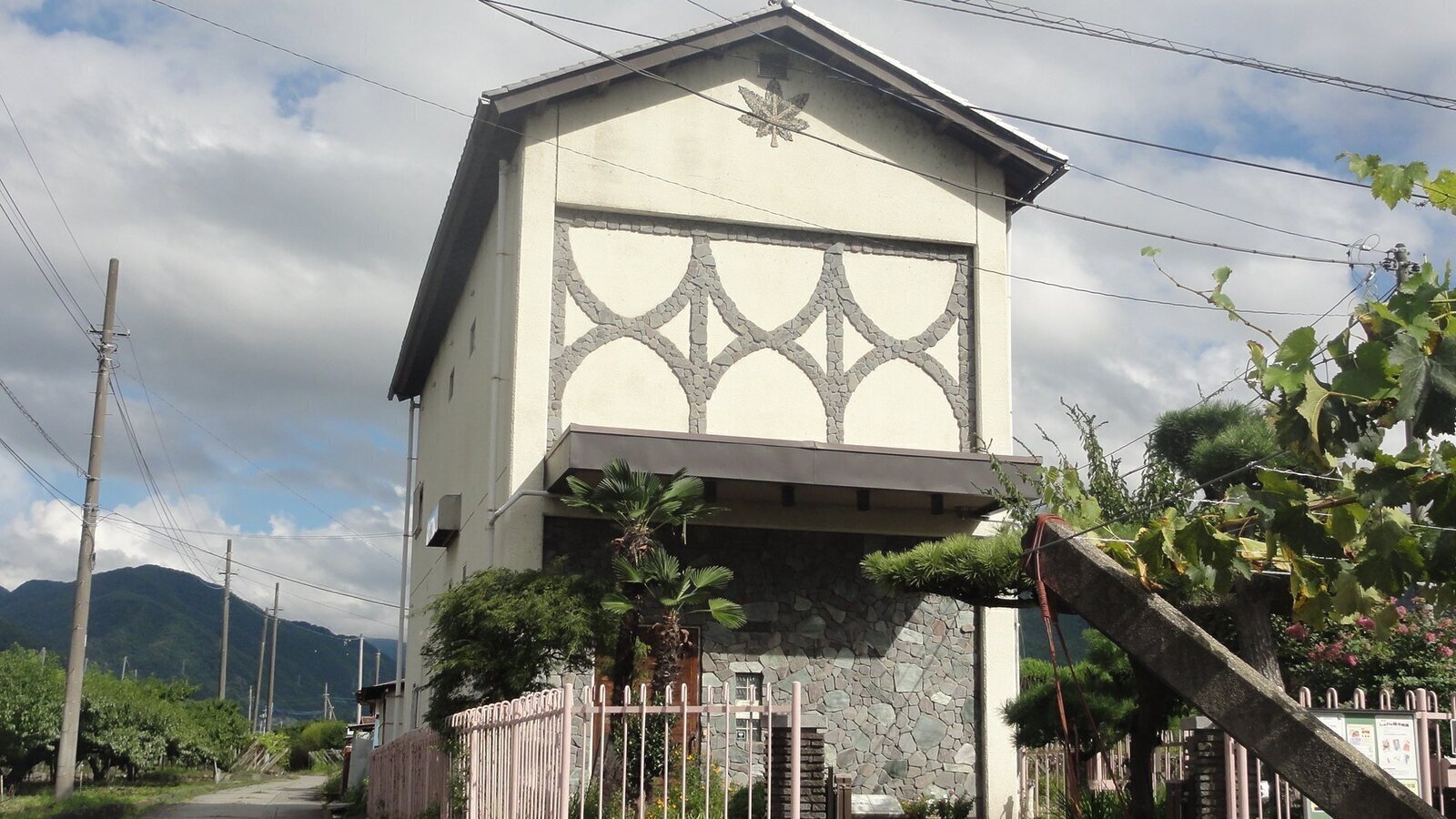 オンライン署名 · 【笛吹市青楓美術館】現地存続を。近年注目の画家