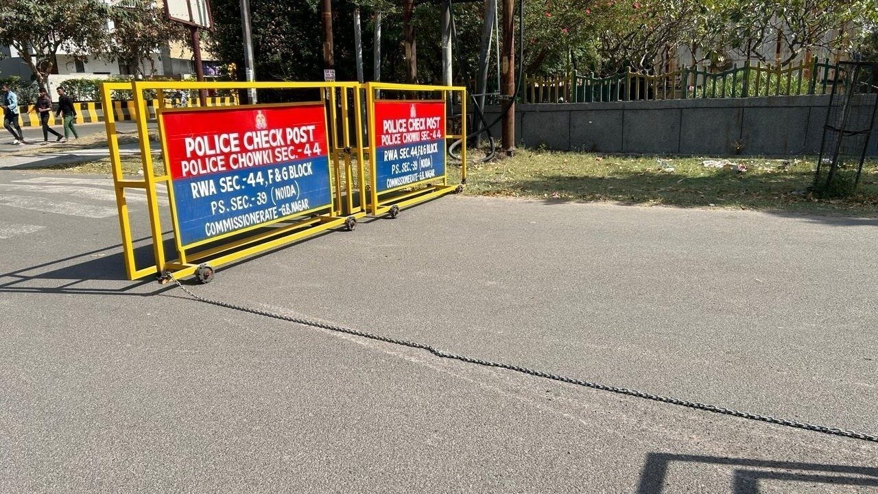 Petition Chained Barriers On Public Road By Rwa Of Sector 44 Noida