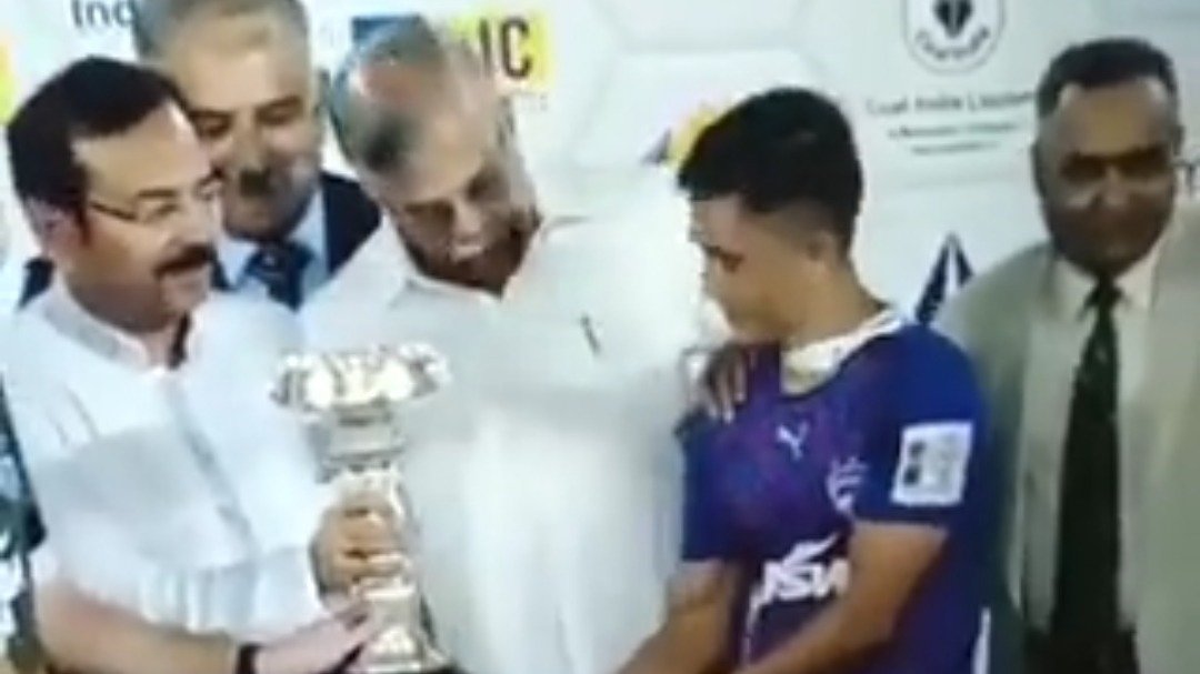 Petition West Bengal Governor Should Apologize To Sunil Chhetri petition-west-bengal-governor-should-apologize-to-sunil-chhetri
