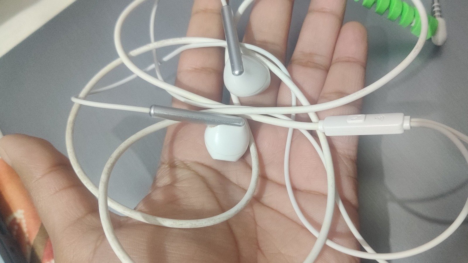 Petition · Bring back wired earphones and 3 . 5 mm audio jack in mobile