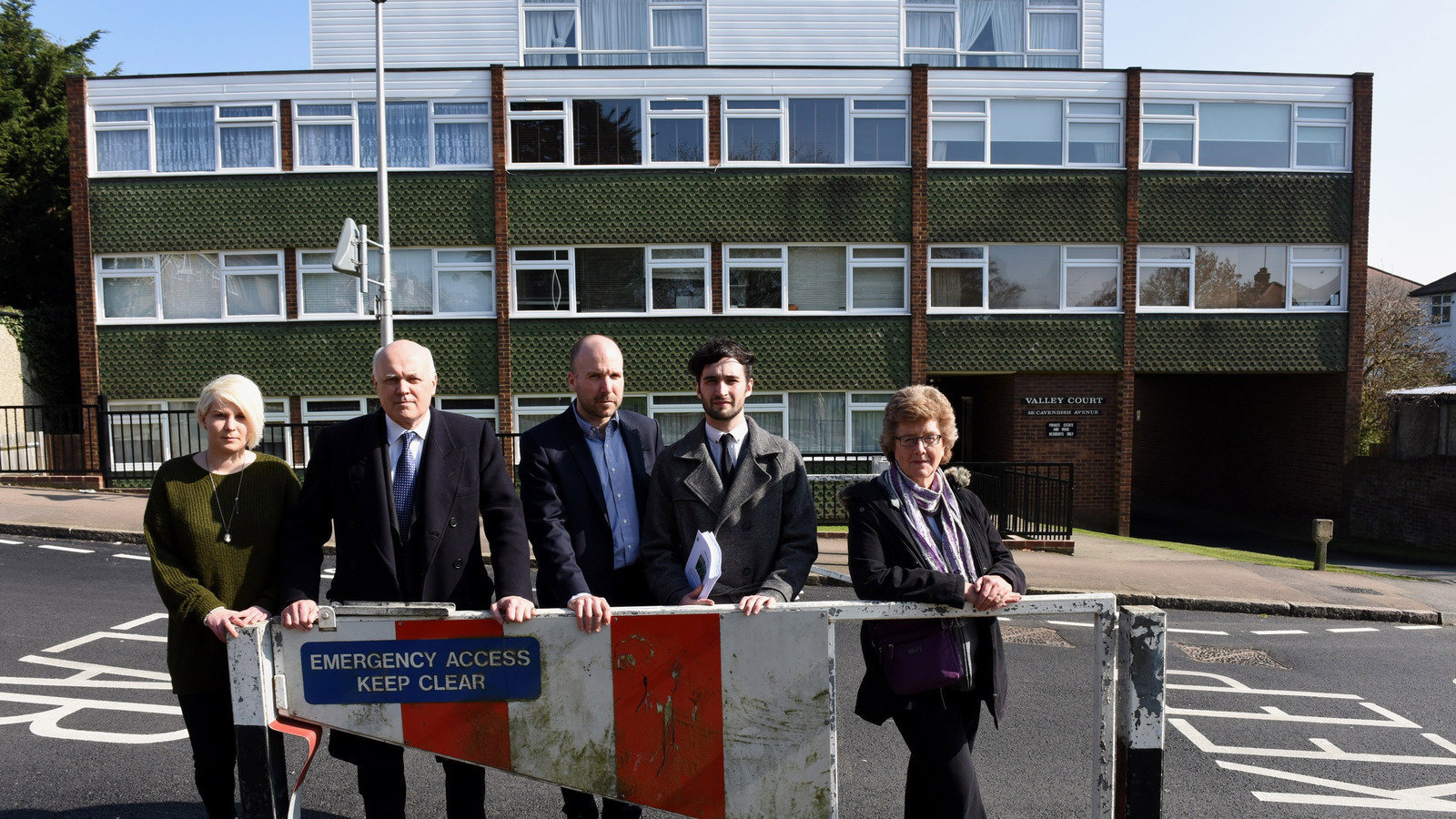 Petition · Stop the closure of the traffic gates on Cavendish Avenue