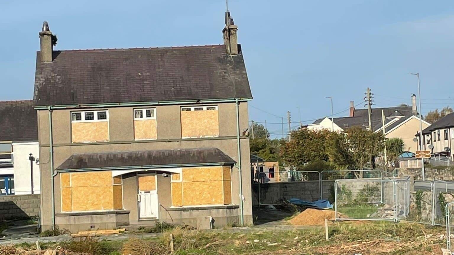 Petition · Achub tir Ty’r Ysgol, Llanrug Save Ty’r Ysgol Llanrug’s