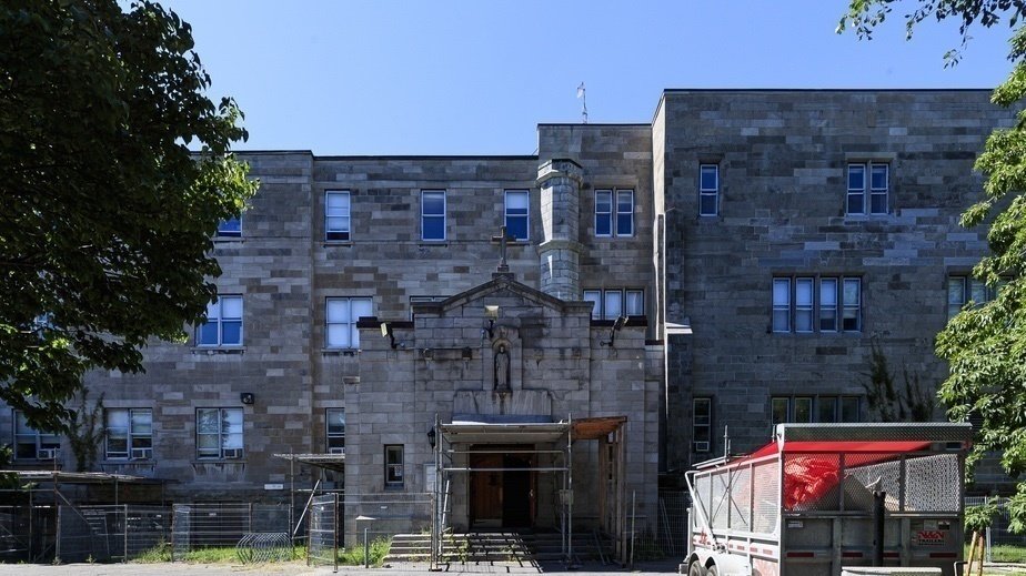 Pétition · Non à la délocalisation à St. Dorothy imposée aux sec. 1 et