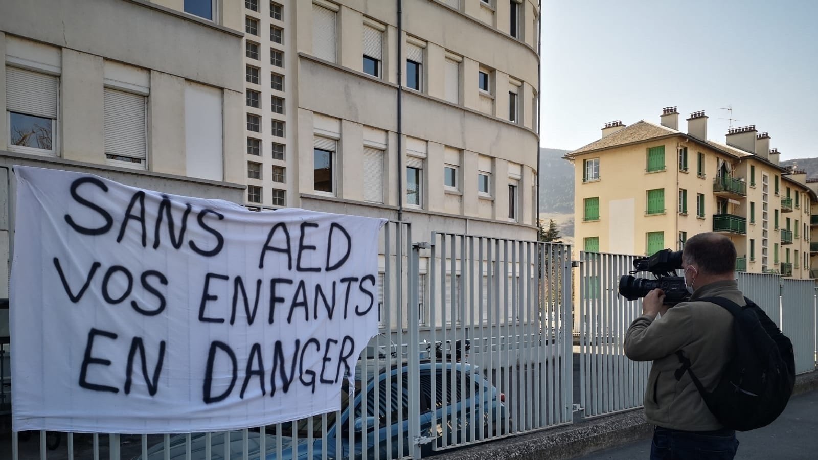 p-tition-aed-en-gr-ve-france-change