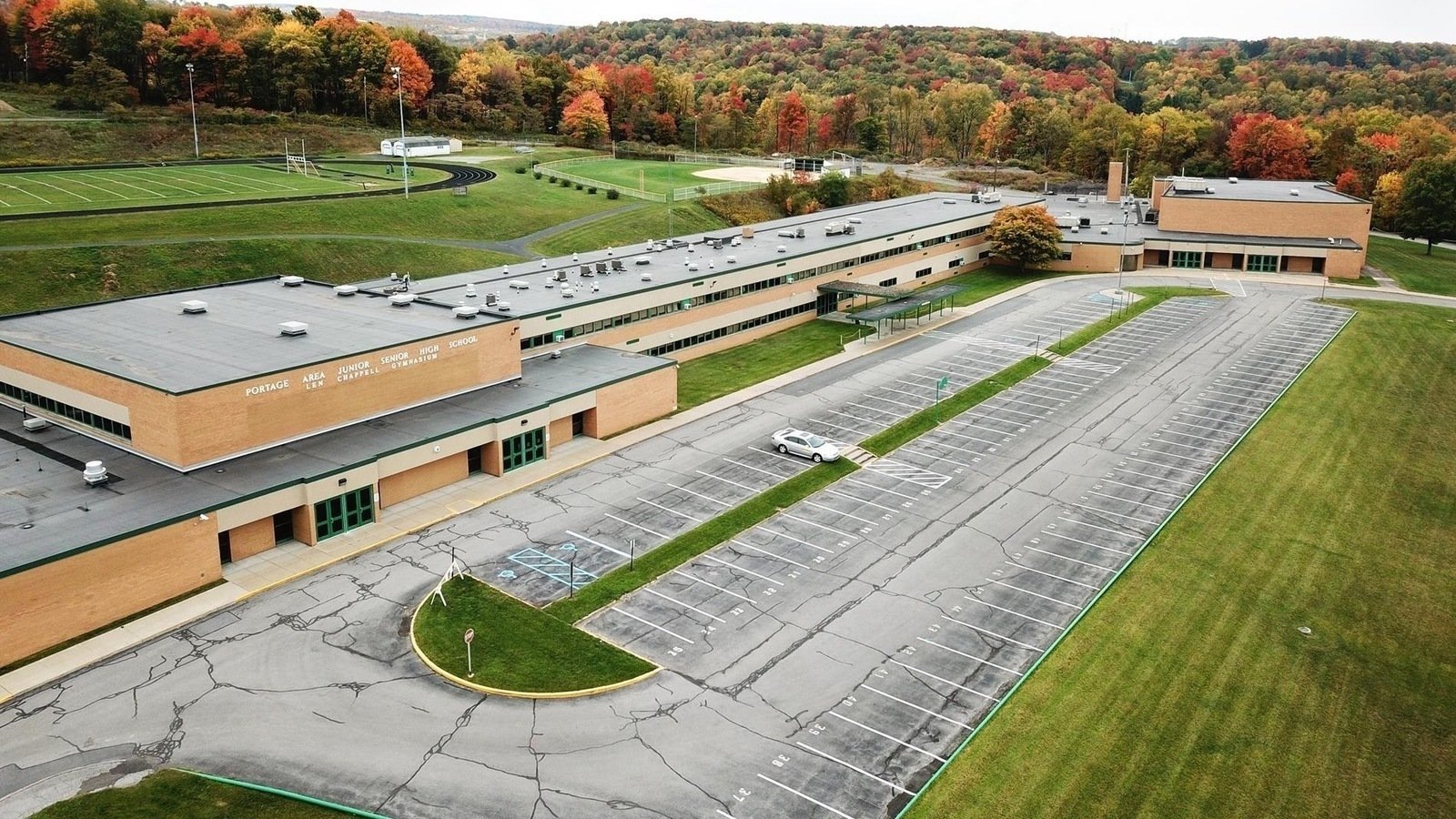 Petition · Schools should let students be on there phone during
