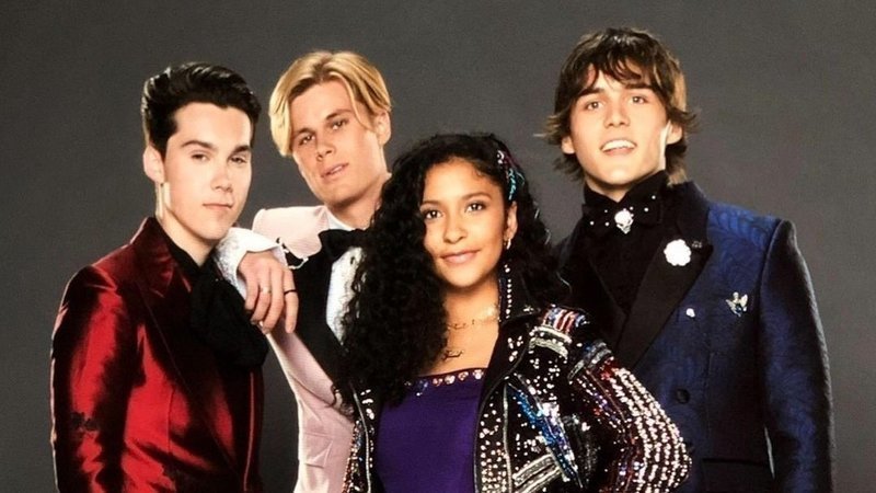 Petition Julie And The Phantoms Season 2 Petition · Julie And The Phantoms World Tour! · Change.org