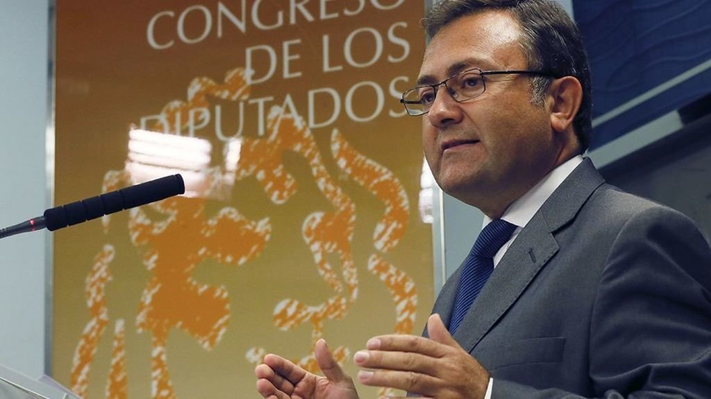 Petición · Miguel Ángel Heredia Díaz DIMISIÓN España ·