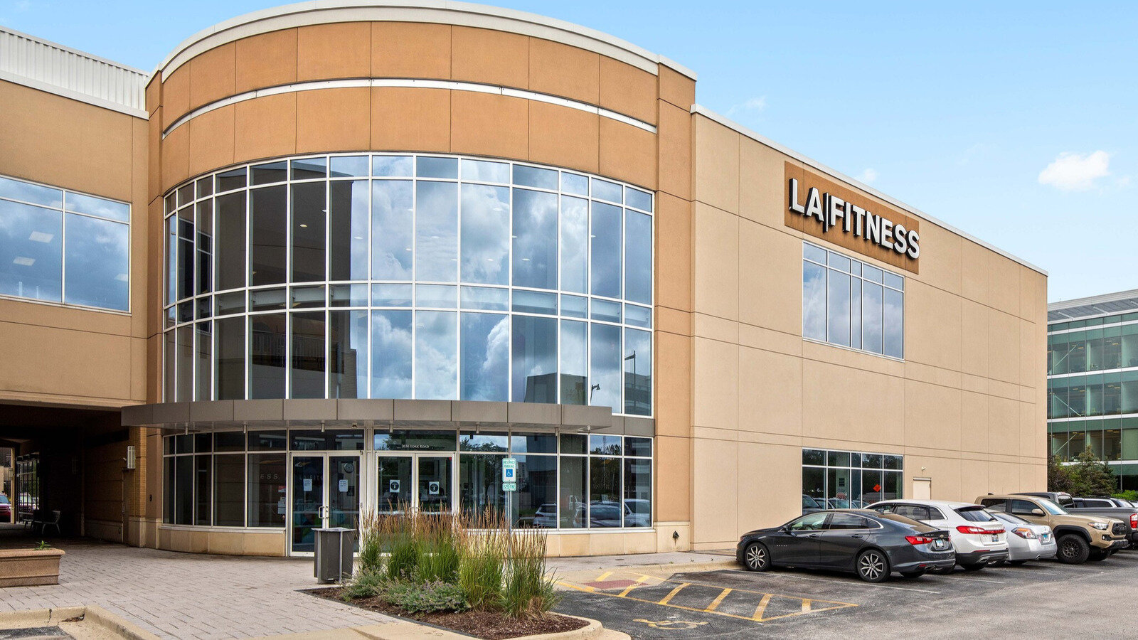 petition-update-update-la-fitness-oak-brook-pending-closure-change