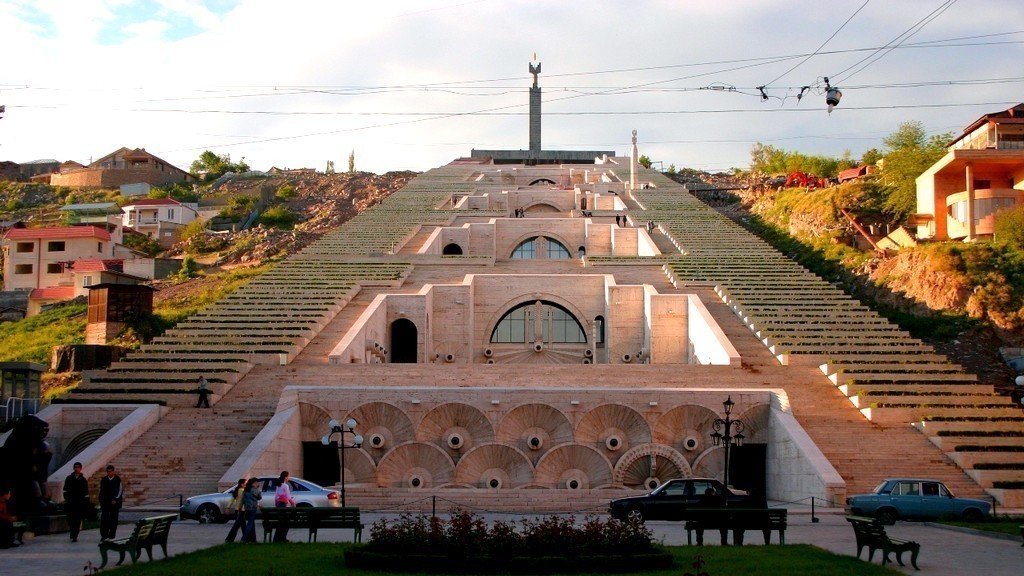 Сколько ступенек на каскаде. Лестница в ереване каскад. Армения лестница каскад. Сколько ступенек на каскаде. Каскад армения ереван.