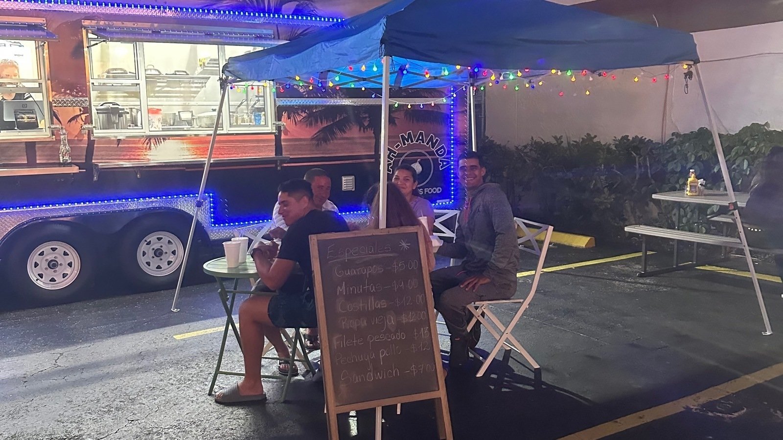Petition · Stop requirement for food trucks to stay mobile Parar la
