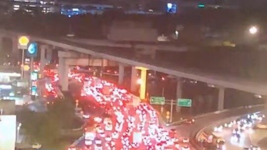 See the evening traffic entering Subang Jaya. More traffic solutions needed, not another flyover.