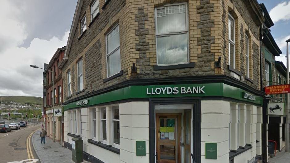 Petition · Keep the Porth branch of Lloyds Bank open ·